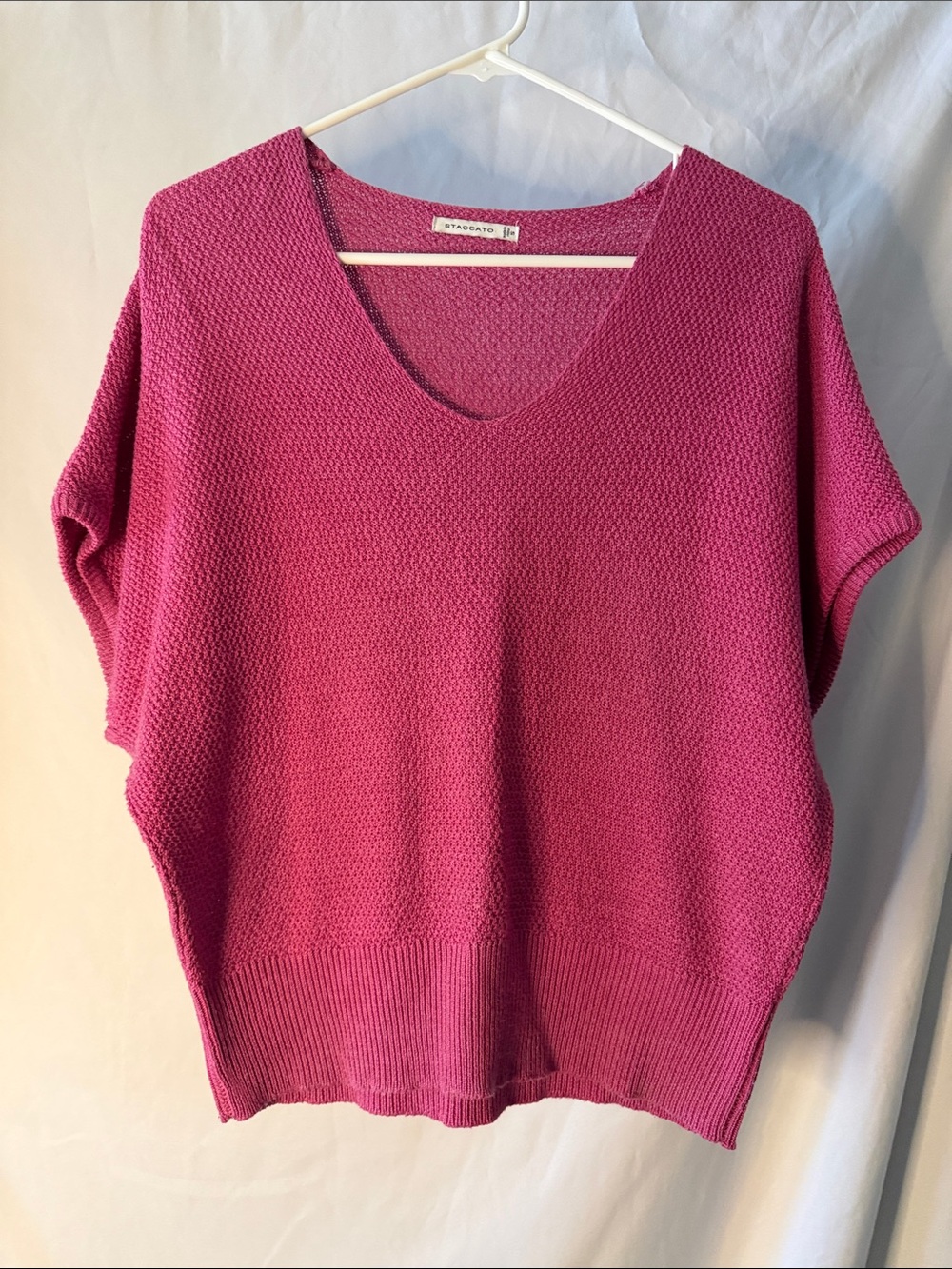 Staccato V-Neck Sweater Women Small Pink Excellent Textured Short Sleeve Knit